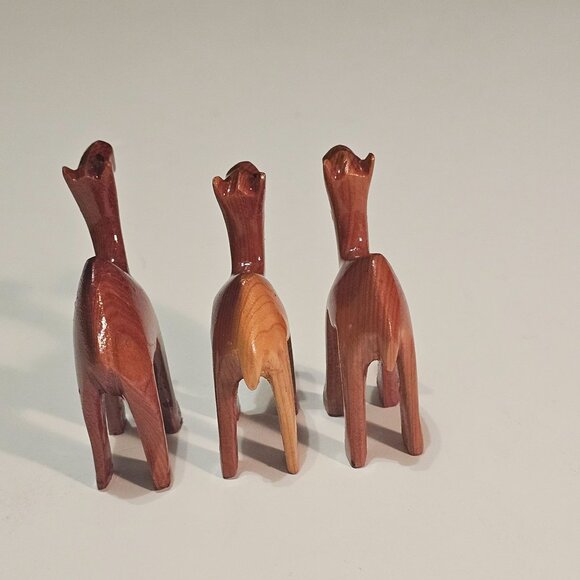 Hand Carved Wooden Camels 3 Pc Christmas Nativity Pieces 2" Tall And Long - Picture 5 of 12